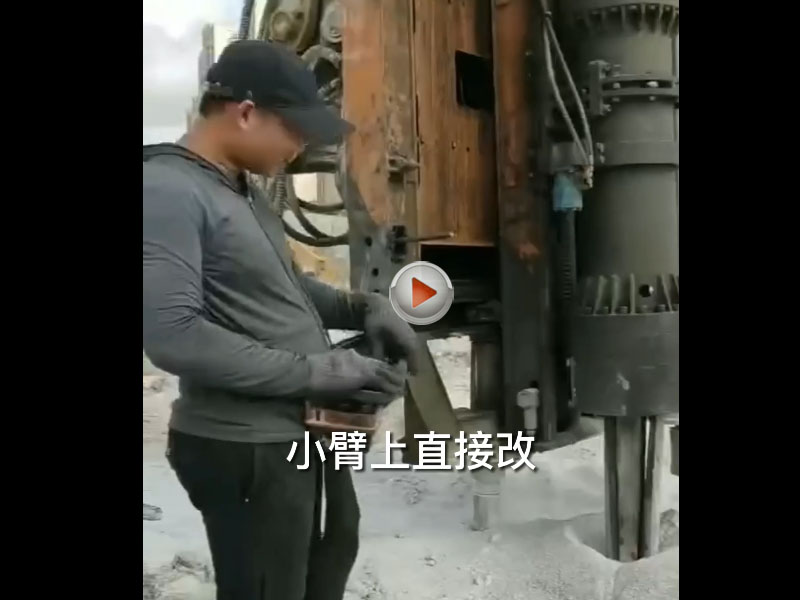 挖機怎么改裝成巖石鉆裂機？